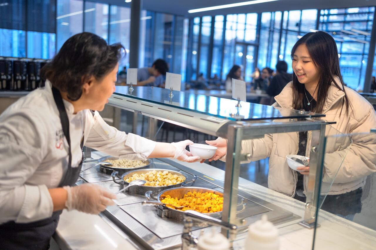 Dining hall using reusable plates