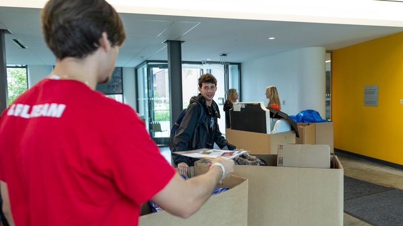 Student coordinating move in