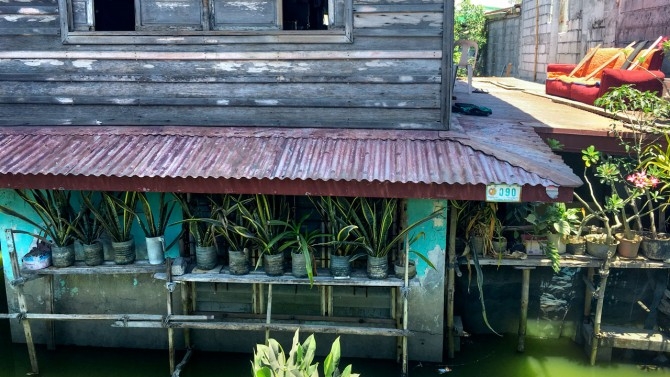 Through installations of flood gates, walls to block water and drainage system cleaning, residents worked to remain in place amid evolving risk, Cornell research has found.